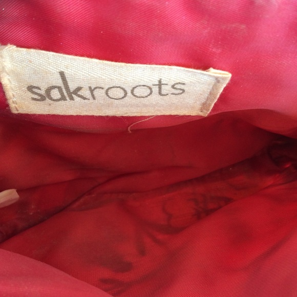 ❌SOLD❌ Sakroots Peace Crossbody and Wristlet Set - Picture 7 of 13